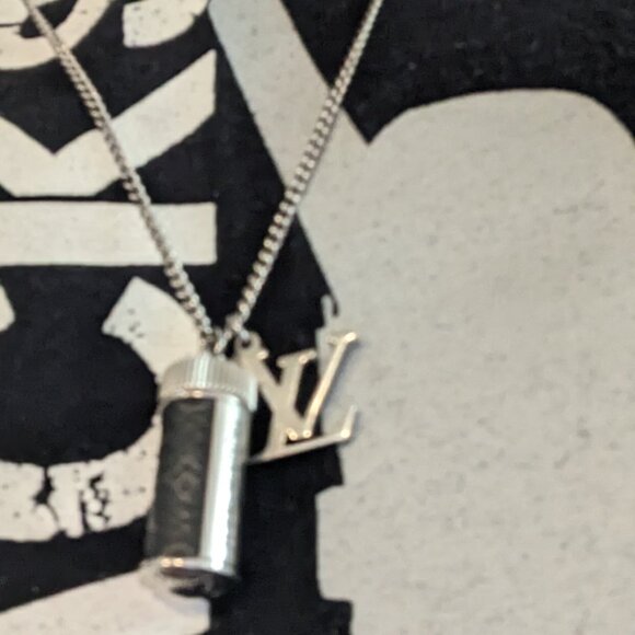 Louis Vuitton Collier Charms Necklace Model No.M63641 - Picture 1 of 9